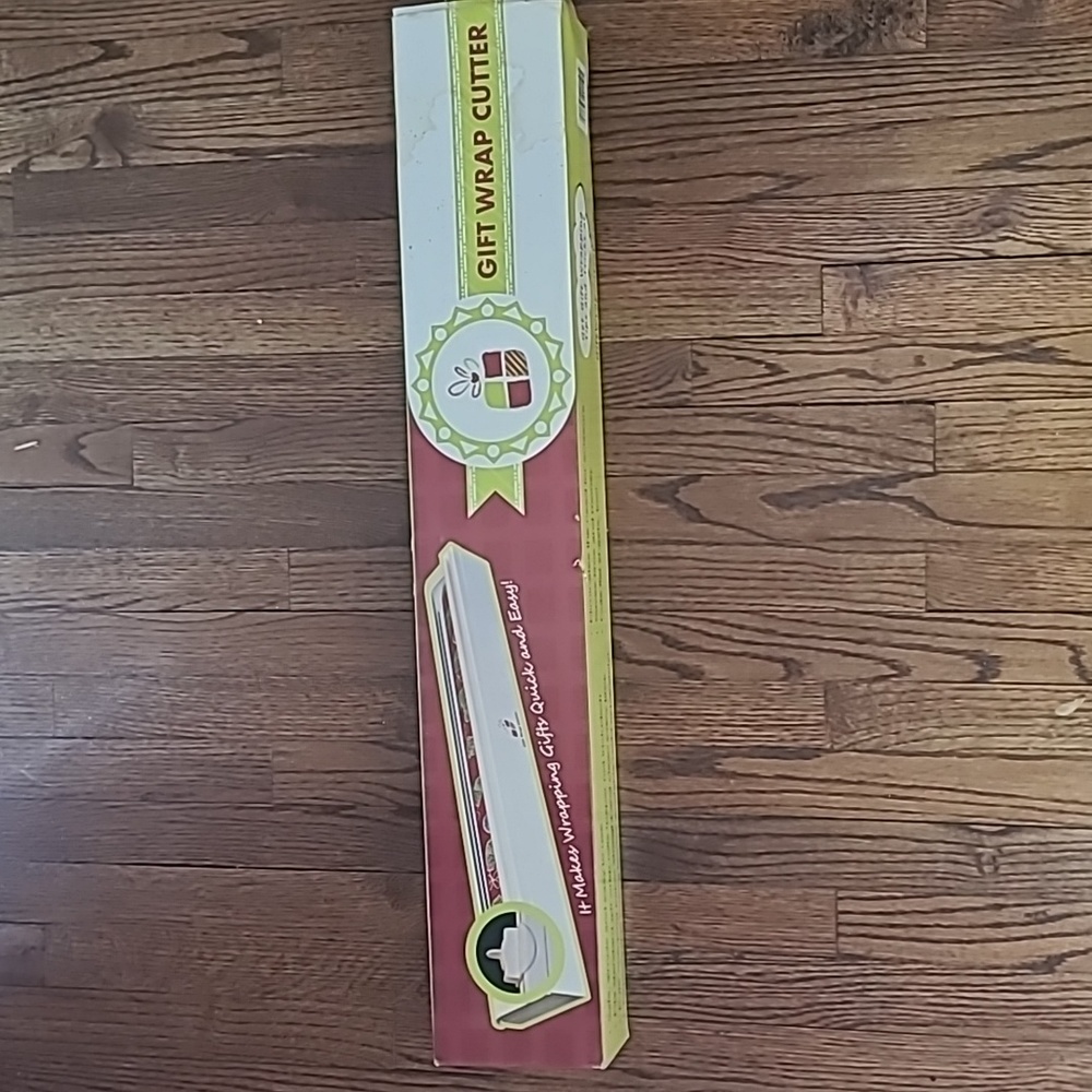 Gift wrap cutter